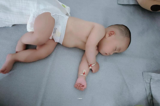 靖江没满月的宝宝